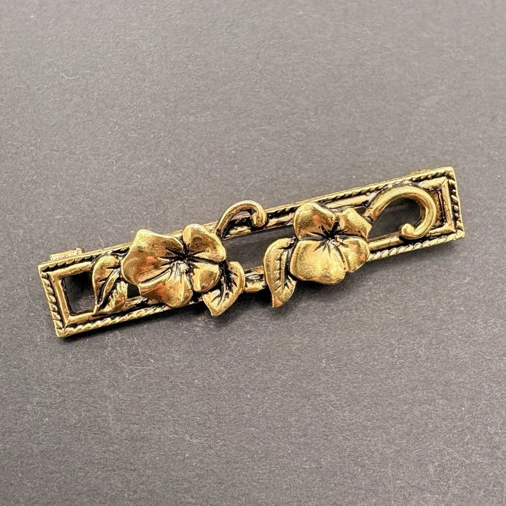 Vintage 1980s Avon Floral Vine Gold Tone Bar Brooch‎ Dainty 1.5